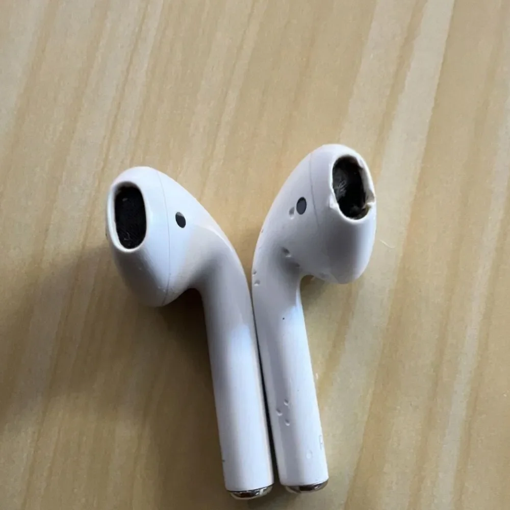 Apple AirPods Wireless Bluetooth In-Ear Earbuds w/ Charging Case A1602 White